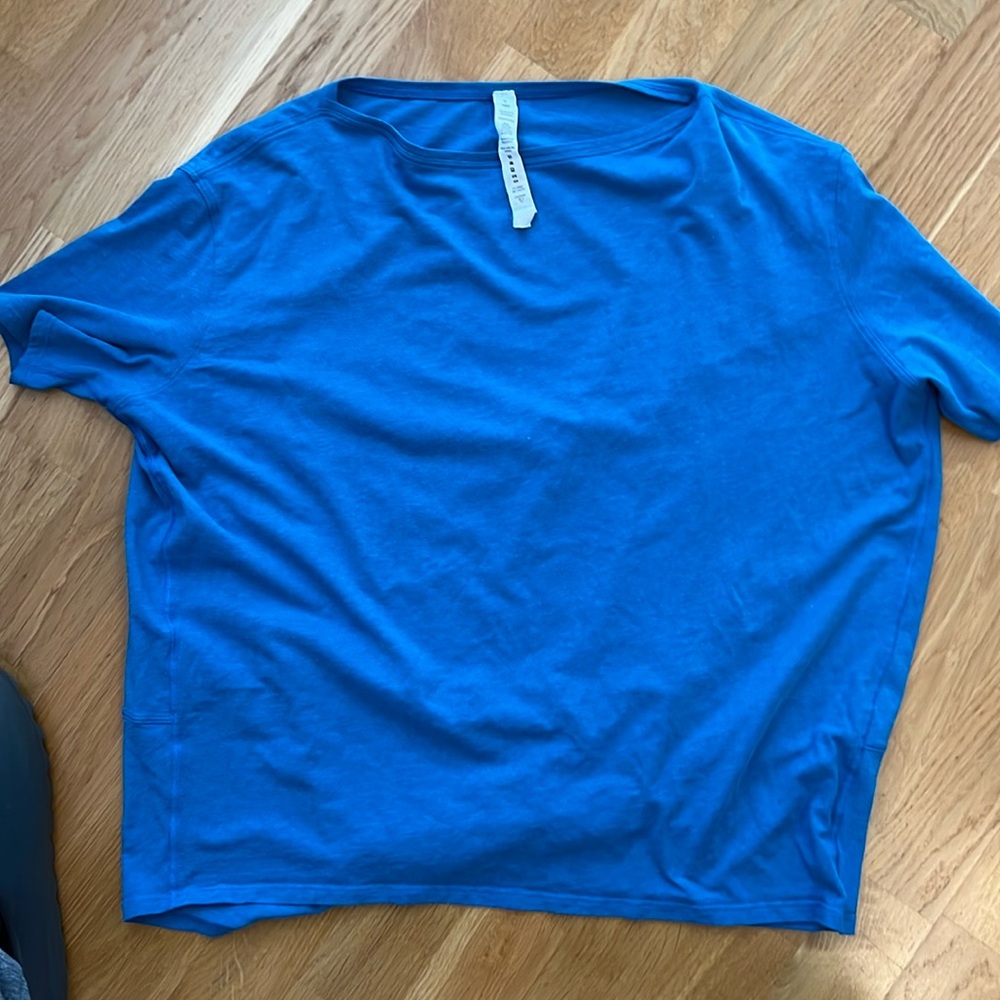 LuLuLemon woman’s Back in Action Tee
